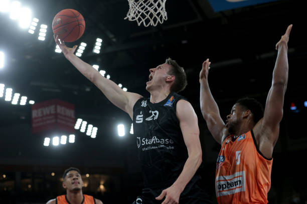 利用郭艾伦 利用郭艾伦