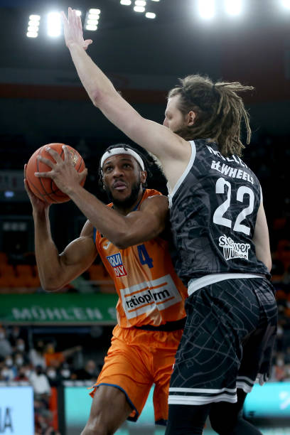 他不得不暂 他不得不暂